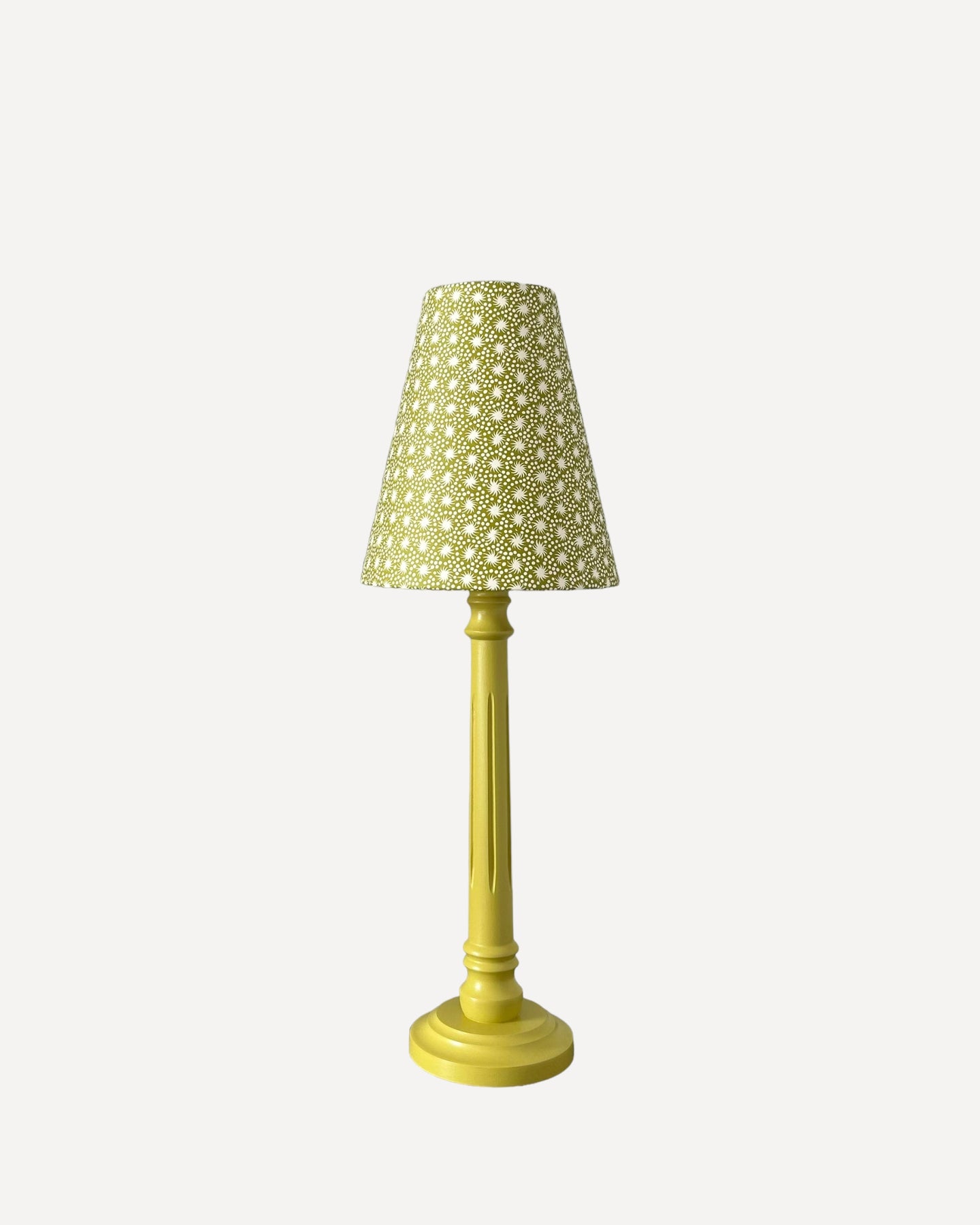 TALL WOOD TABLE LAMP, YELLOW/GREEN